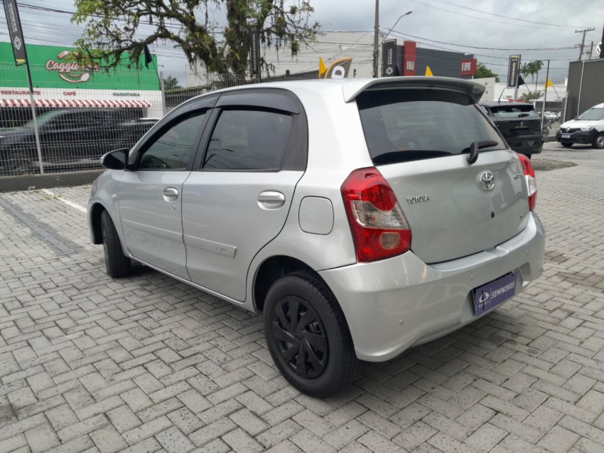 etios hatch xs 1.5 16v 20186