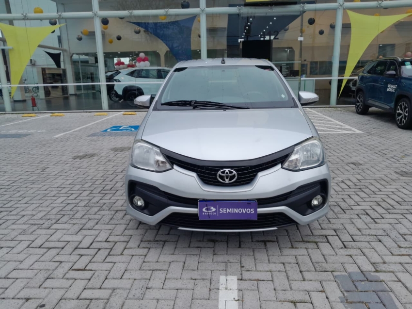 etios hatch xs 1.5 16v 20181