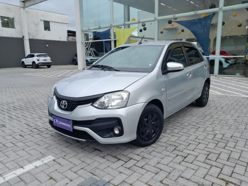 etios hatch xs 1.5 16v 2018