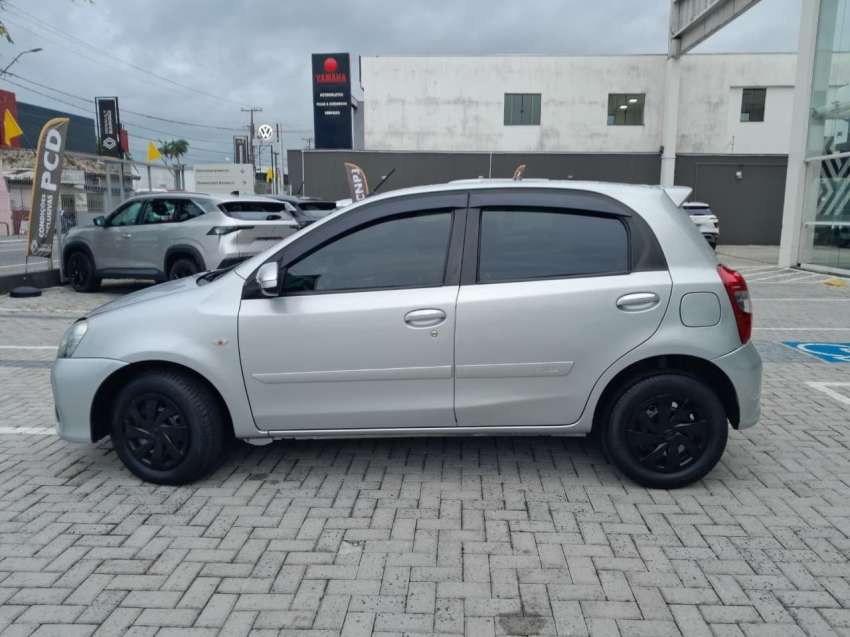 etios hatch xs 1.5 16v 20184