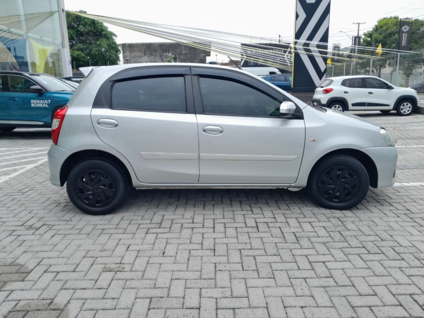 etios hatch xs 1.5 16v 20183