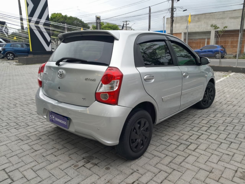 etios hatch xs 1.5 16v 20185