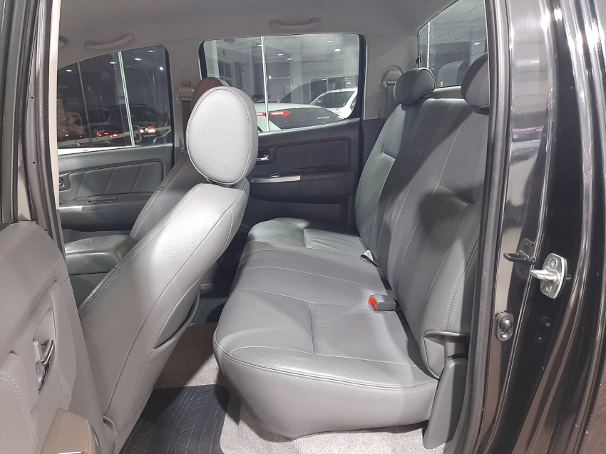 hilux srv 3.0 4x4 diesel9