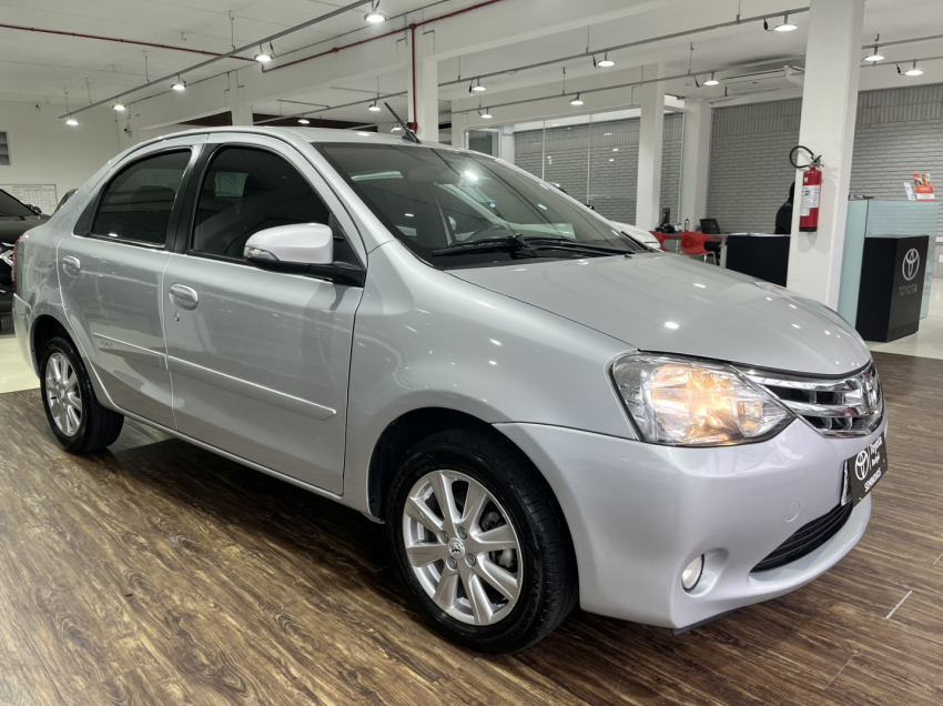 etios xls 1.5 sedan2