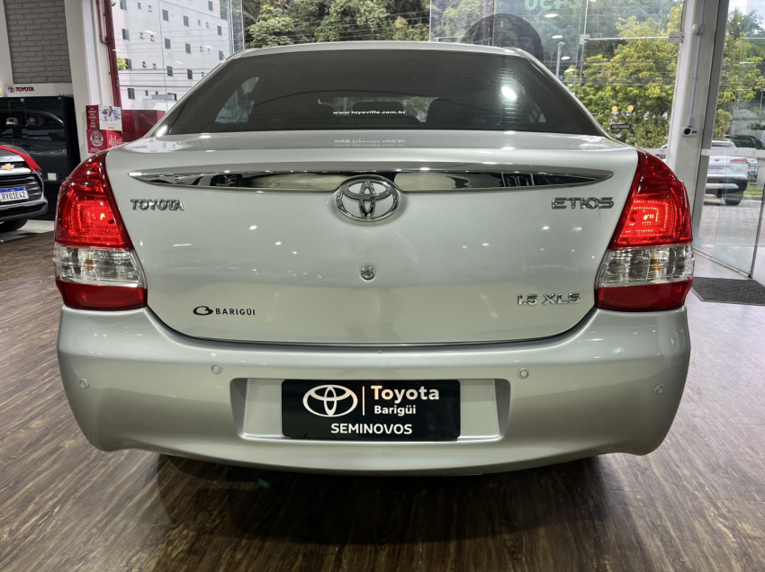etios xls 1.5 sedan6