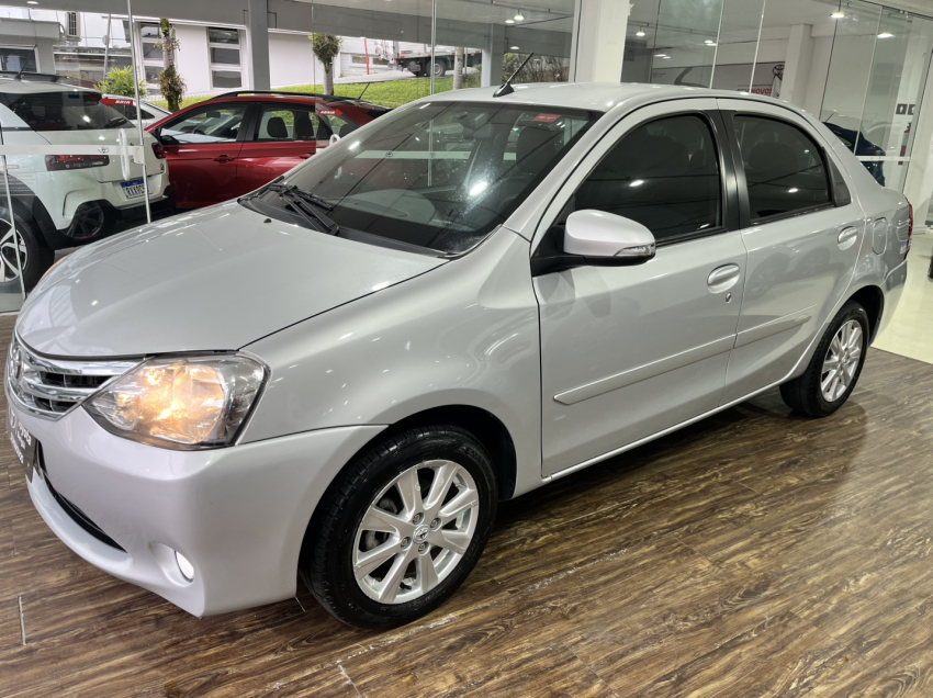etios xls 1.5 sedan
