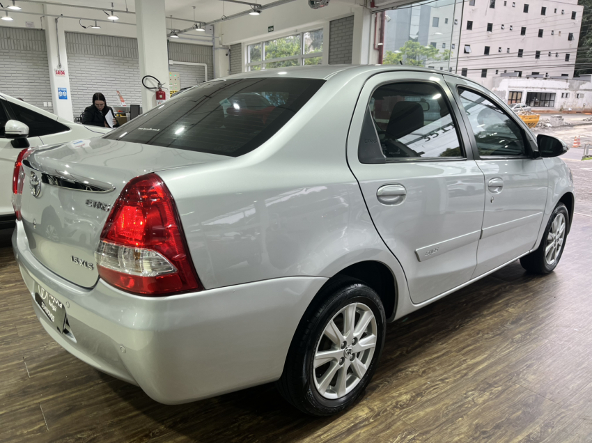etios xls 1.5 sedan5