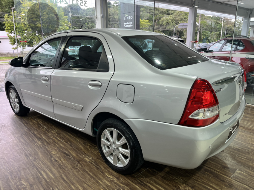 etios xls 1.5 sedan7