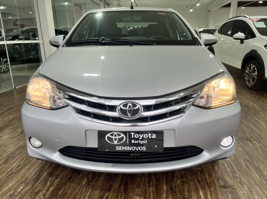 etios xls 1.5 sedan1