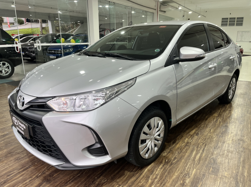 yaris xl 1.5 sedan0