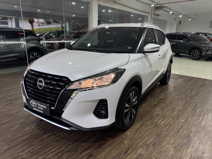 kicks advance xtronic 1.6 flex