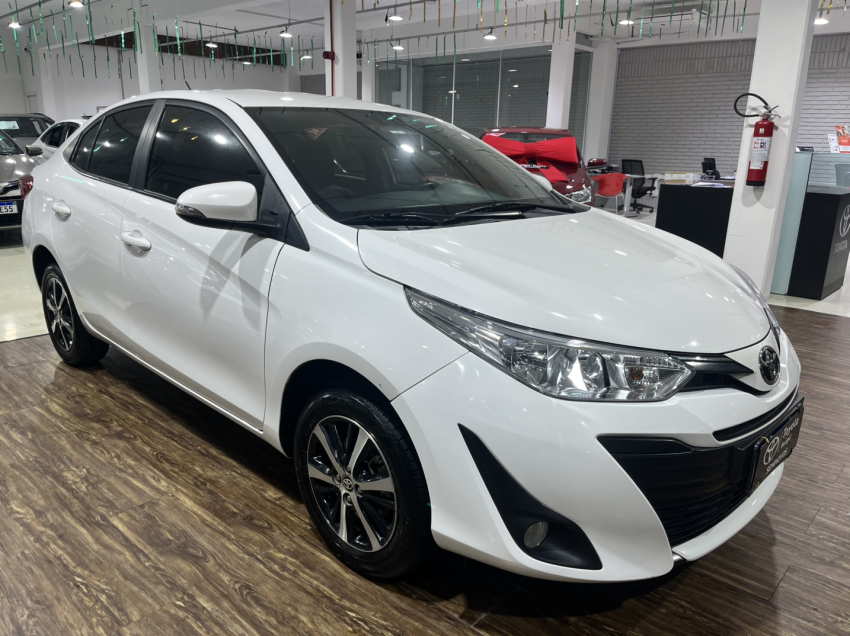 yaris xs 1.5 sedan2