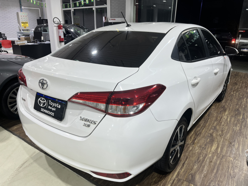 yaris xs 1.5 sedan5