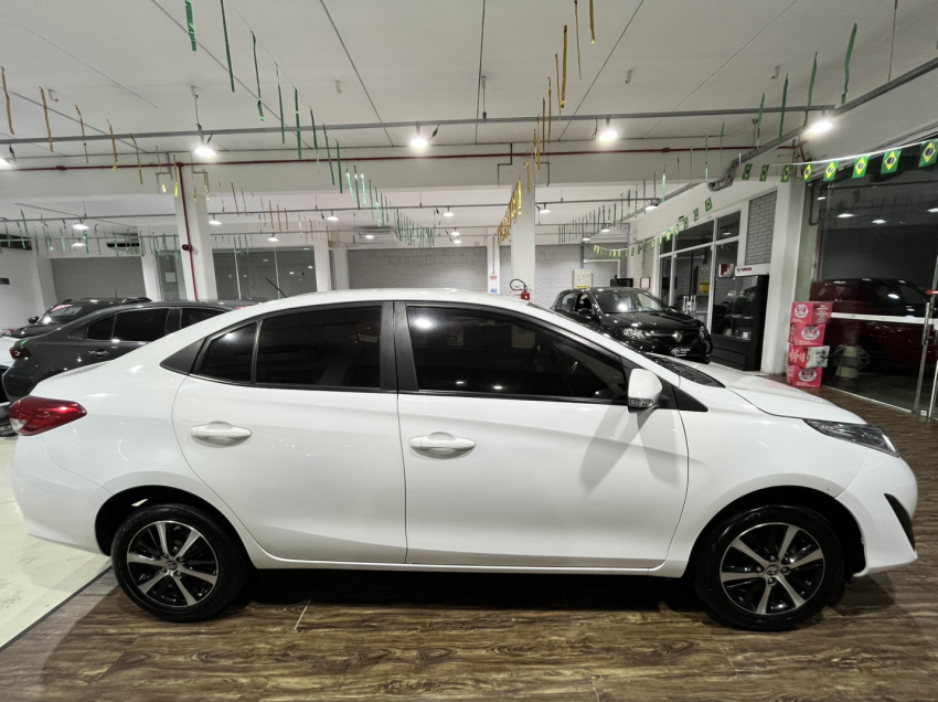 yaris xs 1.5 sedan3
