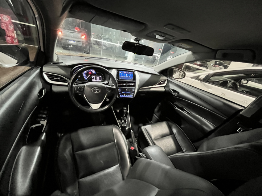 yaris xs 1.5 sedan11