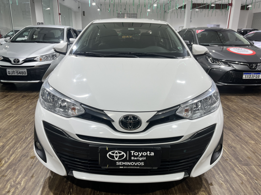 yaris xs 1.5 sedan1