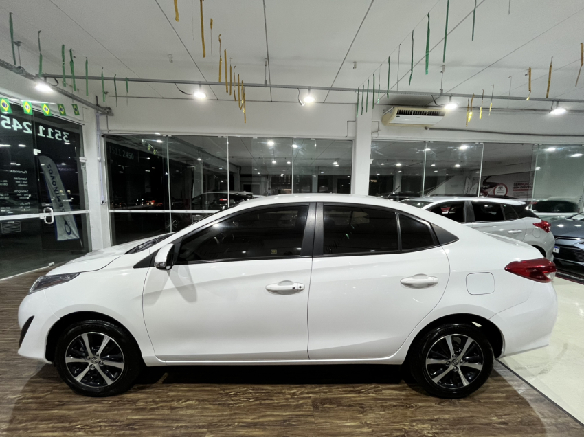 yaris xs 1.5 sedan4