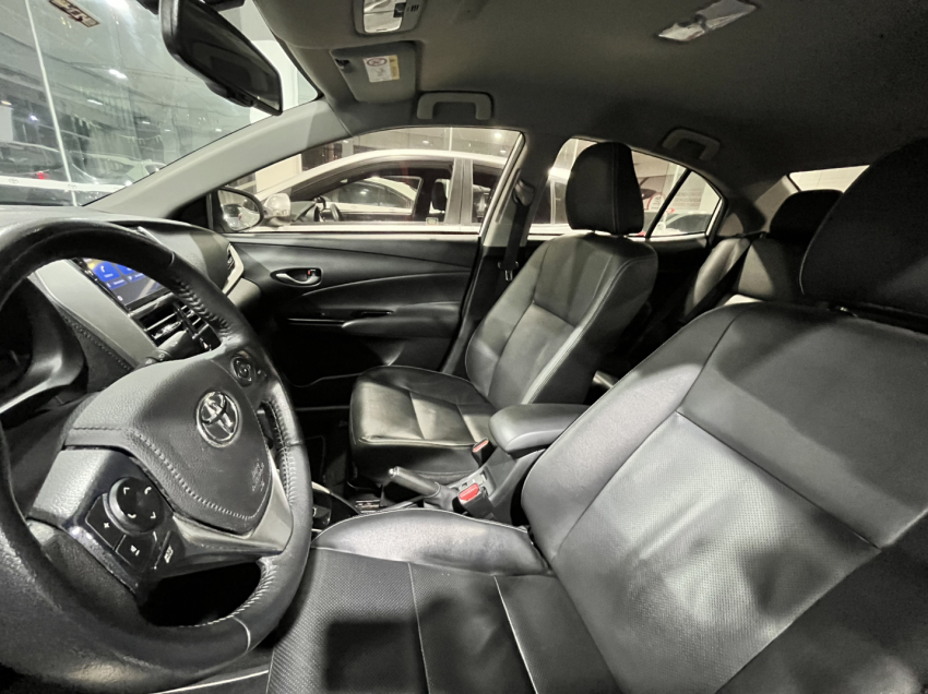 yaris xs 1.5 sedan13