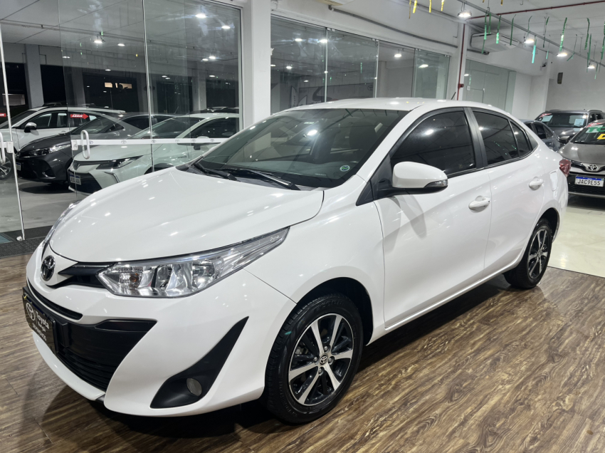yaris xs 1.5 sedan0