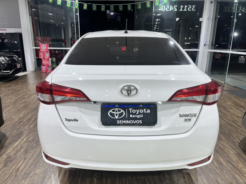 yaris xs 1.5 sedan6