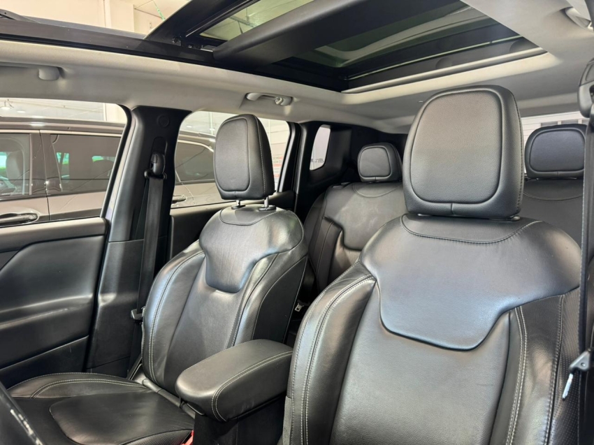 jeep renegade limited com teto solar panoramico9