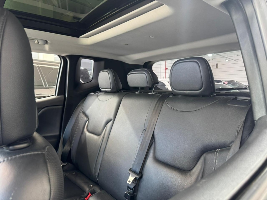 jeep renegade limited com teto solar panoramico11
