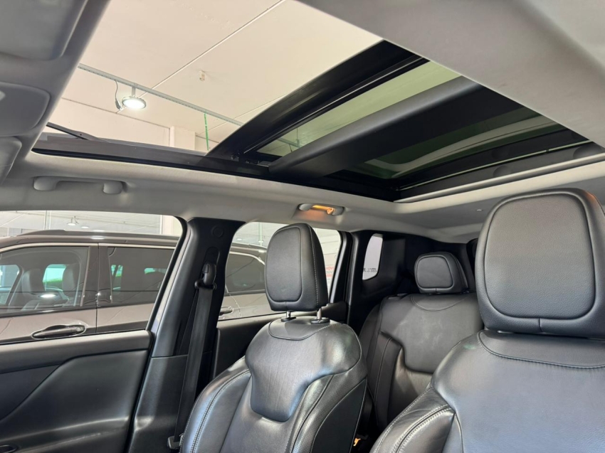 jeep renegade limited com teto solar panoramico10