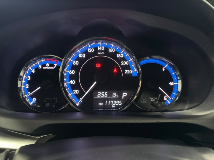 yaris 1.3 16v flex xl plus tech8