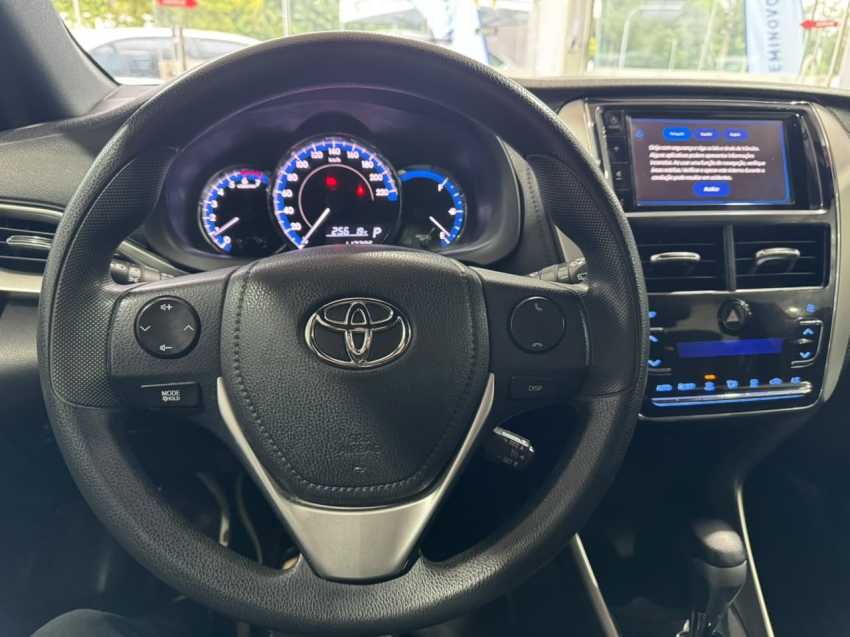 yaris 1.3 16v flex xl plus tech9