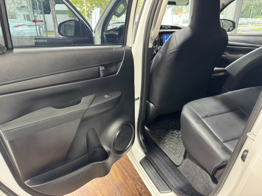 toyota hilux 2.8 d-4d turbo diesel cd power pack 4x4 automatico 4p 20255