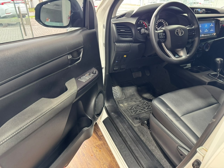 toyota hilux 2.8 d-4d turbo diesel cd power pack 4x4 automatico 4p 20257