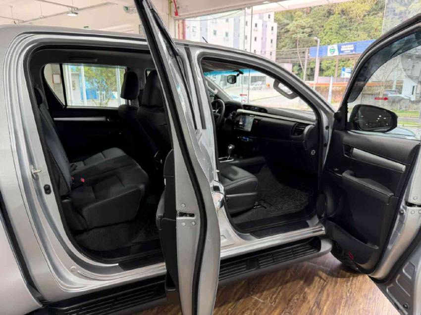 HILUX CD SRV 4X4 2.8 TB AT6 3.000KM + 12K ACESSÓRIOS8