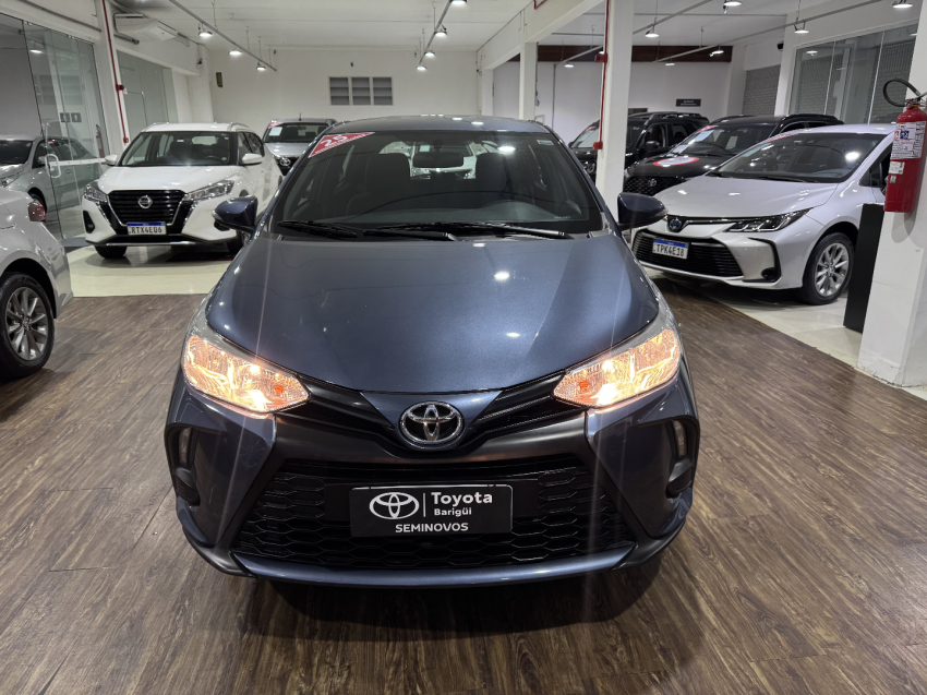 YARIS HATCH XL 1.5 MULTIDRIVE AUTOMATICO - GARANTIA DE FÁBRICA1