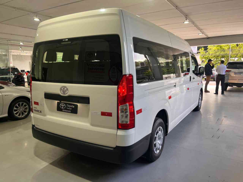 TOYOTA HIACE PASSAGEIRO MINIBUSS AUTOMÁTICA12