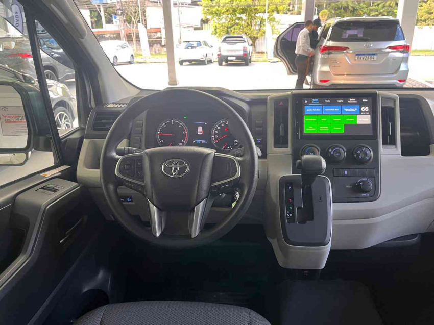 TOYOTA HIACE PASSAGEIRO MINIBUSS AUTOMÁTICA4