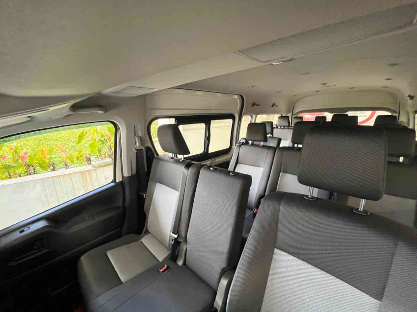TOYOTA HIACE PASSAGEIRO MINIBUSS AUTOMÁTICA9