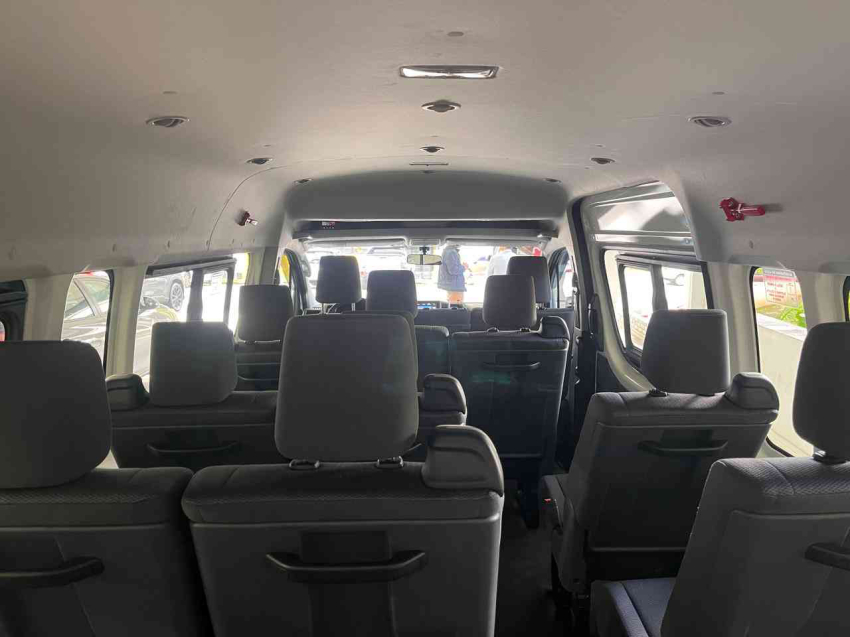 TOYOTA HIACE PASSAGEIRO MINIBUSS AUTOMÁTICA7
