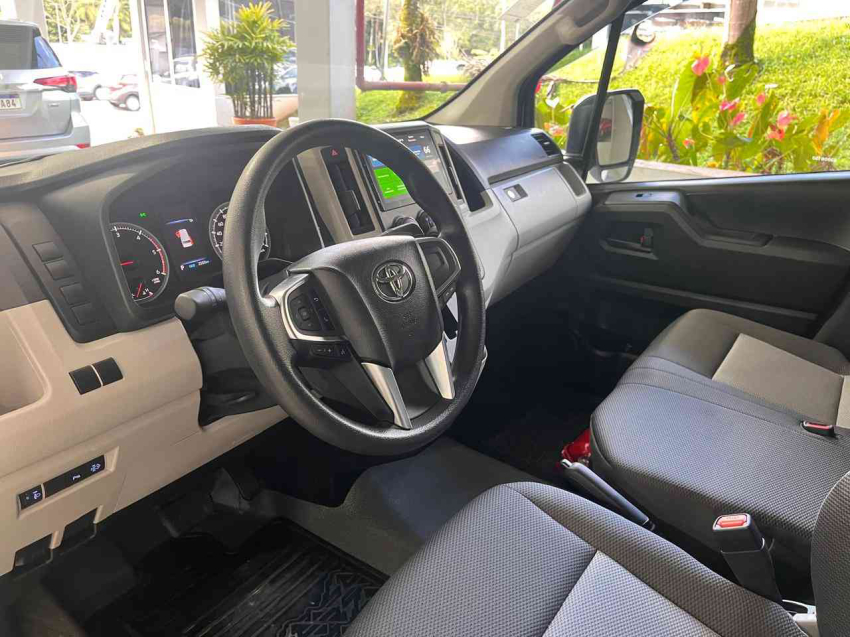 TOYOTA HIACE PASSAGEIRO MINIBUSS AUTOMÁTICA5