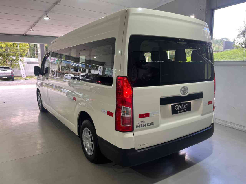 TOYOTA HIACE PASSAGEIRO MINIBUSS AUTOMÁTICA2