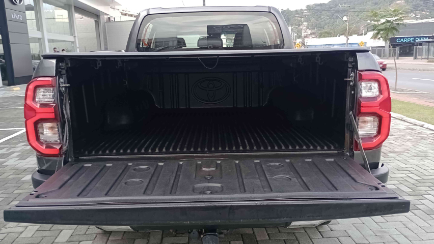 toyota hilux 2.8 d-4d turbo diesel cd srx 4x4 automatico 4p 2022