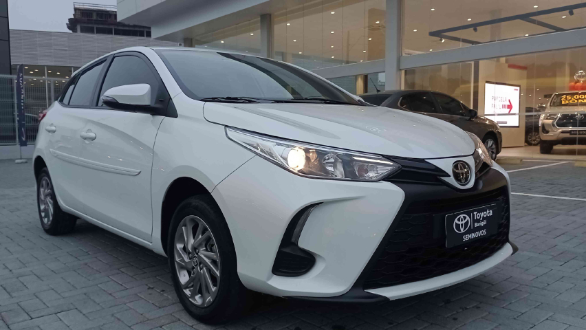 toyota yaris 1.5 16v flex xs multidrive 4p automatico 2024