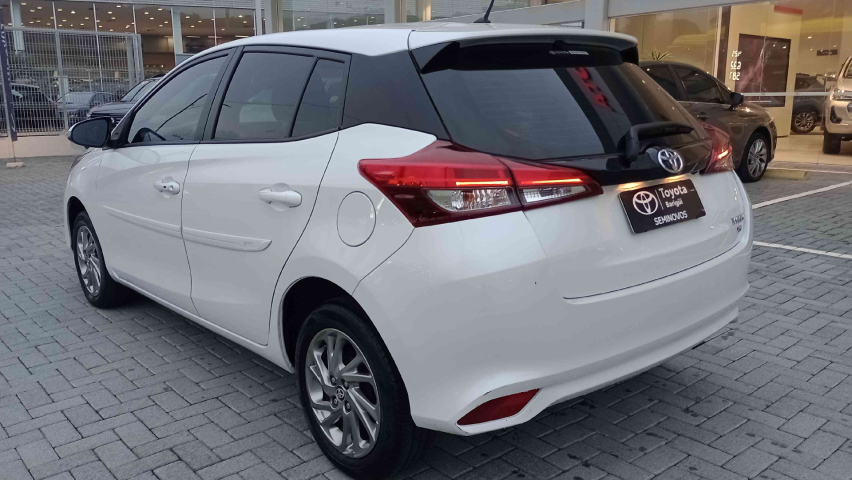 toyota yaris 1.5 16v flex xs multidrive 4p automatico 2024