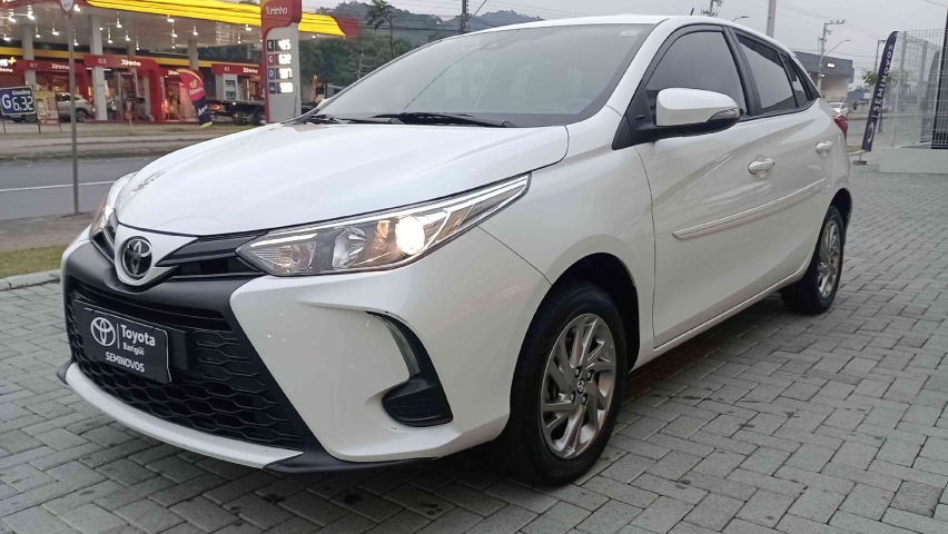 toyota yaris 1.5 16v flex xs multidrive 4p automatico 2024