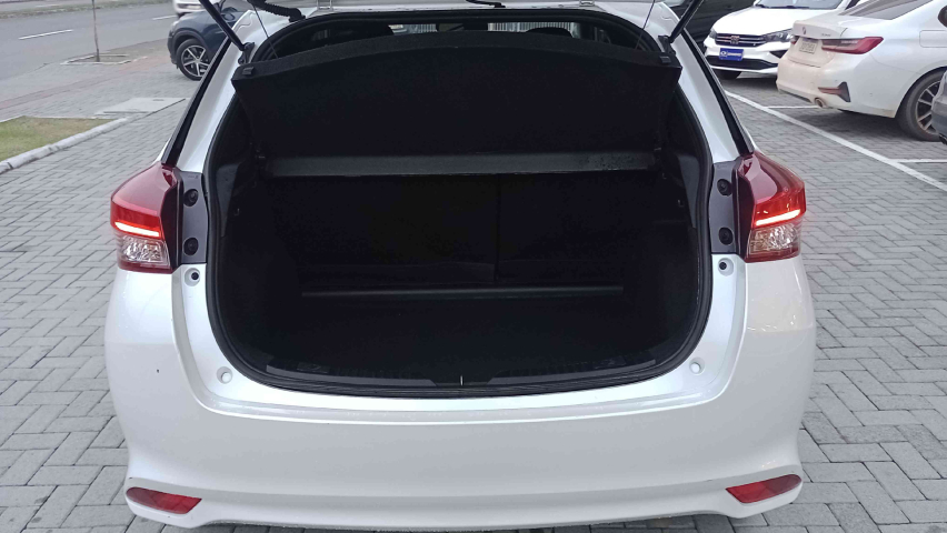 toyota yaris 1.5 16v flex xs multidrive 4p automatico 2024