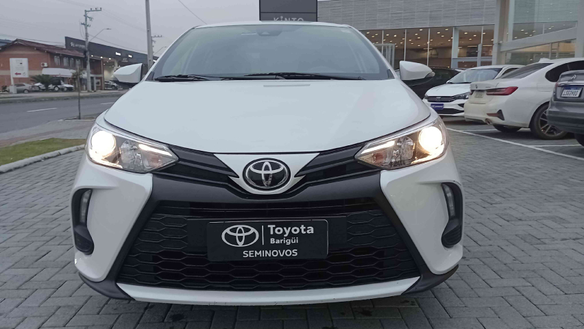toyota yaris 1.5 16v flex xs multidrive 4p automatico 2024