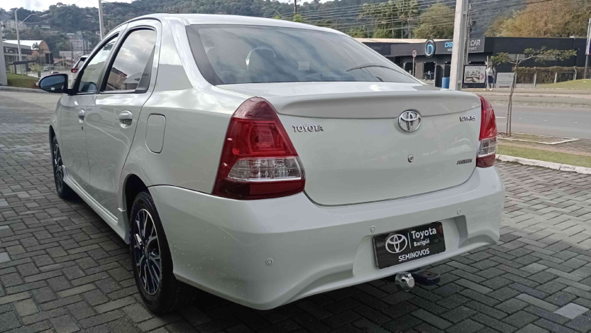 toyota etios 1.5 platinum sedan 16v flex 4p automatico 2018