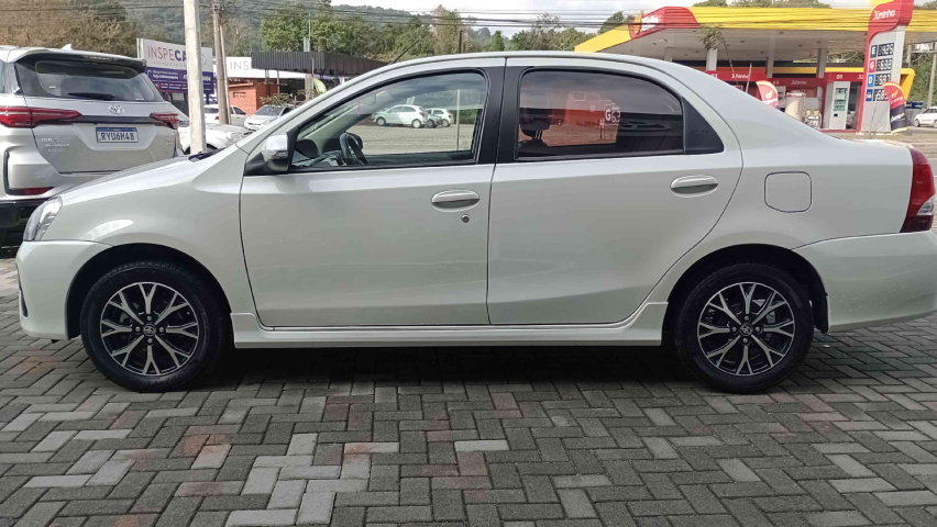 toyota etios 1.5 platinum sedan 16v flex 4p automatico 2018