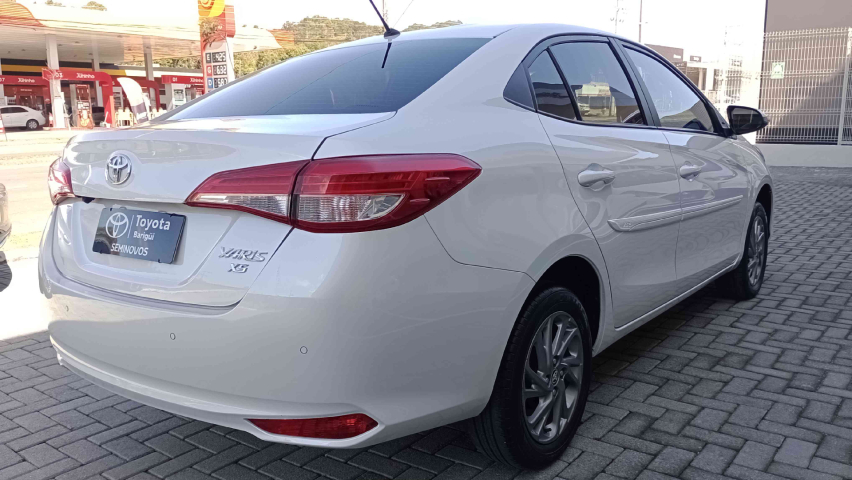toyota yaris 1.5 16v flex sedan xs multidrive 4p automatico 2025