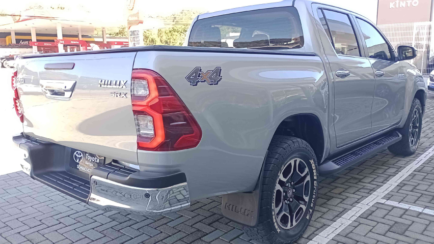 toyota hilux 2.8 d-4d turbo diesel cd srx 4x4 automatico 4p 2023
