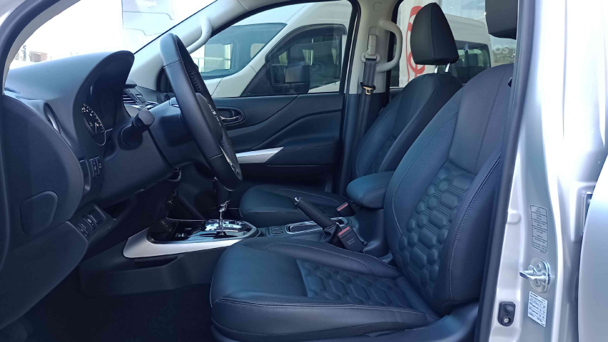 nissan frontier 2.3 16v turbo diesel platinum cd 4x4 automatico 4p 2025